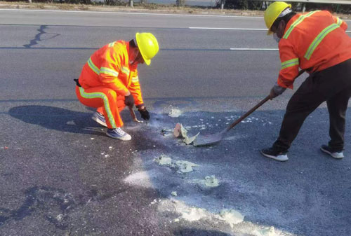 乌苏公路下沉注浆加固施工